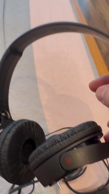 Tai nghe chụp tai Sony Đen. Mua bán Tivi, Âm thanh tại Quận 3 Tp Hồ Chí Minh được đăng bởi Hung Vu hình 1