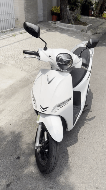 Xe máy điện VinFast Feliz 2025 Trắng. Mua bán Xe máy tại Quận 7 Tp Hồ Chí Minh được đăng bởi Nguyễn Nhật Hoàng hình 1