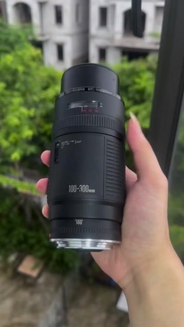 Ống kính Canon 100-300mm f5.6 EF Đen. Mua bán Máy ảnh, Máy quay tại Quận Nam Từ Liêm Hà Nội được đăng bởi Nguyễn Xuân Linh hình 1