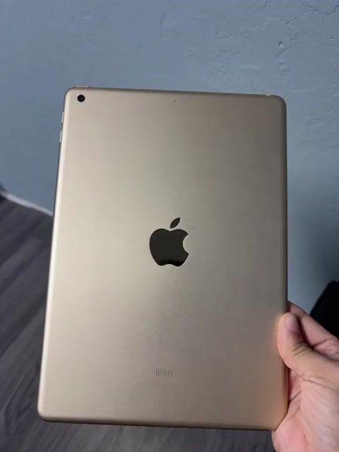 Apple iPad Gen 5 32GB Vàng. Mua bán Máy tính bảng tại Quận 1 Tp Hồ Chí Minh được đăng bởi Lucas Huỳnh hình 1