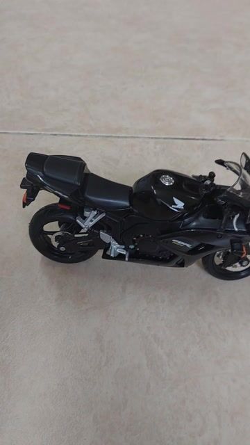 01 xe Maisto HONDA CBR1000RR Racing tỉ lệ 1:12. Mua bán Sở thích khác tại Quận 1 Tp Hồ Chí Minh được đăng bởi Anh Năm hình 1