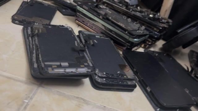 Dịch vụ thay màn zin lỗi iphone 13 13 mini bầm sọc. Dịch vụ sửa chữa & bảo dưỡng điện máy tại Quận Tân Phú Tp Hồ Chí Minh được đăng bởi Trương Hiệp hình 1