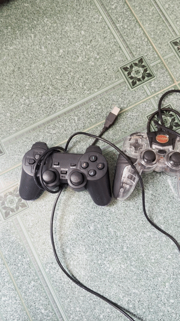pass 2 tay cầm 150k. Mua bán Thiết bị chơi game tại Thành phố Buôn Ma Thuột Đắk Lắk được đăng bởi Lâm giày bóng đá hình 1