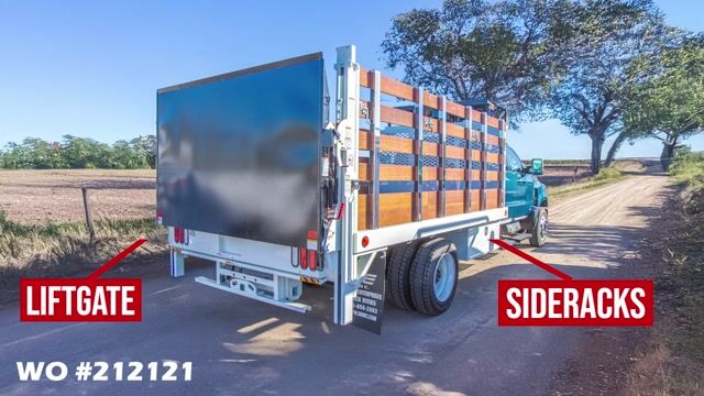 International Flatbed With Liftgate