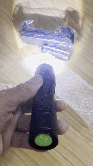 Đèn pin led T6 Nhôm máy bay siêu cứng bền. Mua bán Đèn tại Quận Cầu Giấy Hà Nội được đăng bởi Lê Hùng Phong hình 1