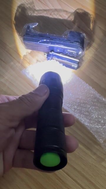 Đèn pin led T6 Nhôm máy bay siêu cứng bền. Mua bán Đèn tại Quận Cầu Giấy Hà Nội được đăng bởi Lê Hùng Phong hình 1