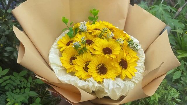 Bó hoa sáp Vàng. Mua bán Cây cảnh, đồ trang trí tại Huyện Bình Chánh Tp Hồ Chí Minh được đăng bởi Nhu Huynh hình 1
