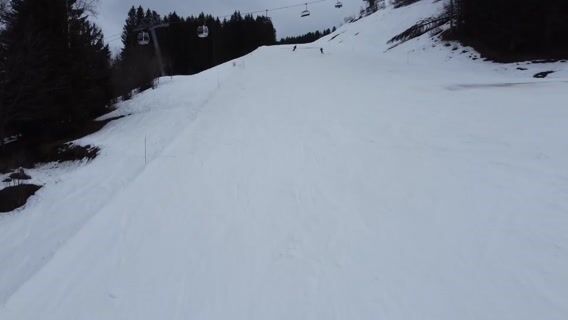 “Poudreuse, gamelles et passion : bienvenue chez les moniteurs !”