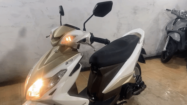 Yamaha Luvias FI Trắng vàng. Mua bán Xe máy tại Thành phố Dĩ An Bình Dương được đăng bởi Cửa Hàng Xe Máy Huy Khoa  hình 1