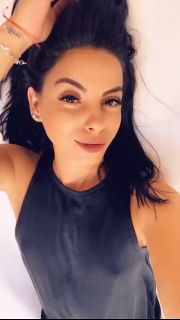 Model - LorenaGlam legs