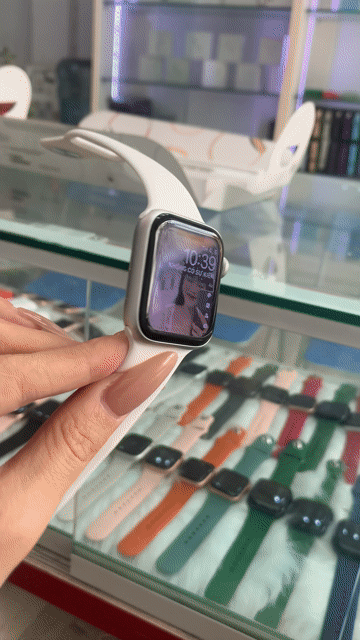 Apple Watch SE 40mm Nhôm Trắng Like new dep keng. Mua bán Thiết bị đeo thông minh tại Quận Phú Nhuận Tp Hồ Chí Minh được đăng bởi pé phuong hình 1