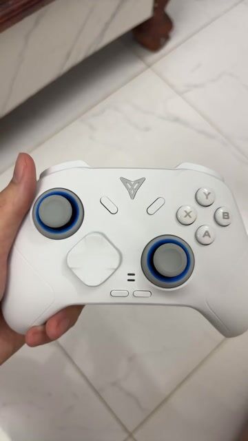 Tay cầm Flydigi Direwolf 4 Trắng , tặng túi đựng. Mua bán Thiết bị chơi game tại Quận Sơn Trà Đà Nẵng được đăng bởi Trần Quang Khiêm hình 1