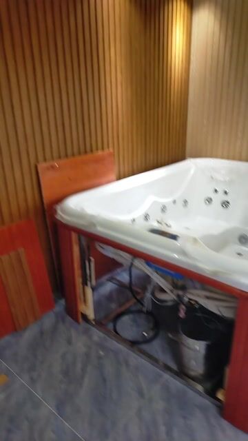 Bồn tắm 1m8x2m2 sục đầy đủ . Mua bán Thiết bị vệ sinh, nhà tắm tại Quận 7 Tp Hồ Chí Minh được đăng bởi Hoàng Đức hình 1