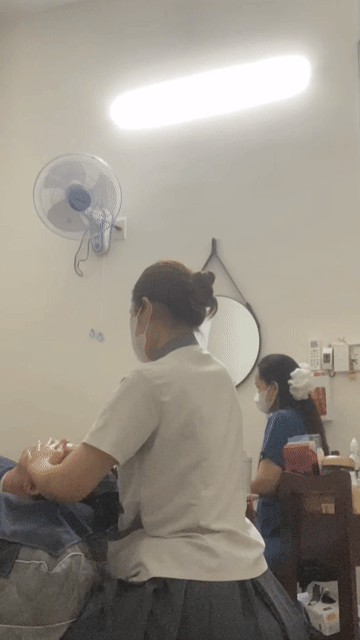Móng tay giả Nữ Acrylic Đá Trắng Bạc. Mua bán Phụ kiện thời trang khác tại Quận Sơn Trà Đà Nẵng được đăng bởi Diễm Thuý hình 1