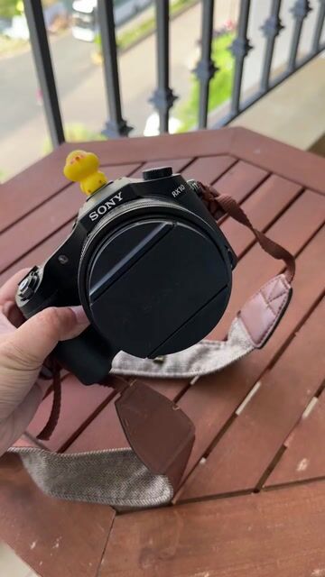 Máy ảnh Sony RX10 đời đầu I. Mua bán Máy ảnh, Máy quay tại Quận Ninh Kiều Cần Thơ được đăng bởi Quyên Tbyt Gdent hình 1
