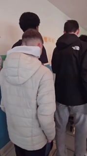 Dans nos assiettes, pas les vôtres, les nôtres