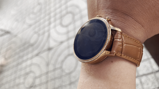 Smartwatch Fossil Gen 6 vàng nguyên zin. Mua bán Thiết bị đeo thông minh tại Quận Tân Bình Tp Hồ Chí Minh được đăng bởi MrA Store hình 1