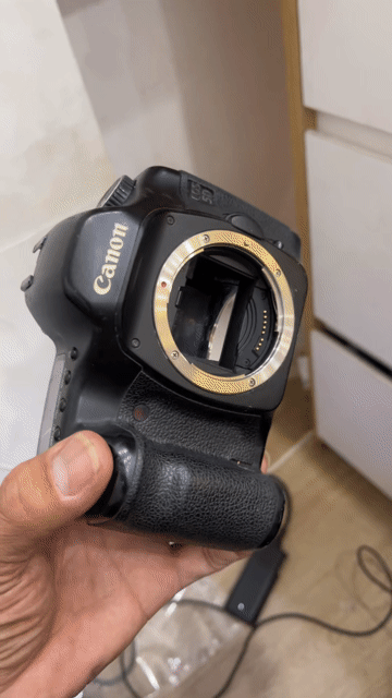 Máy ảnh Canon 5D Đen Hoạt động tốt. Mua bán Máy ảnh, Máy quay tại Quận 11 Tp Hồ Chí Minh được đăng bởi Thịnh bảo hân hình 1