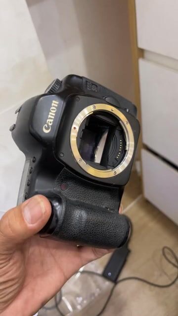 Máy ảnh Canon 5D Đen Hoạt động tốt. Mua bán Máy ảnh, Máy quay tại Quận 11 Tp Hồ Chí Minh được đăng bởi Thịnh bảo hân hình 1