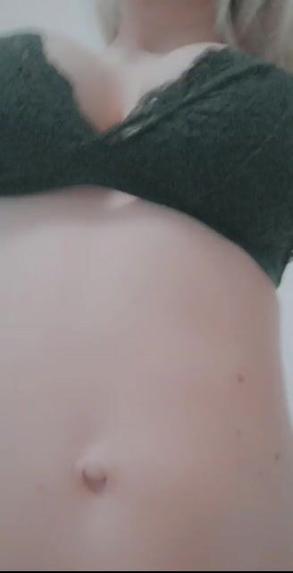 Model - PaigeEvans dildo