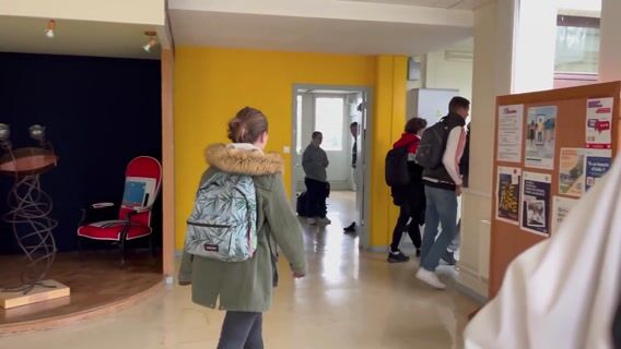 Arrivée d'une nouvelle élève en tapisserie d'ameublement