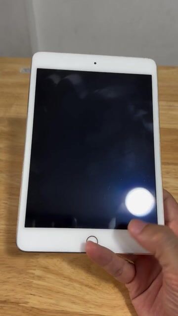 Apple iPad Mini 4 32GB Vàng Đã sử dụng. Mua bán Máy tính bảng tại Quận 10 Tp Hồ Chí Minh được đăng bởi facebook Tiệm Hoa Lilith  hình 2