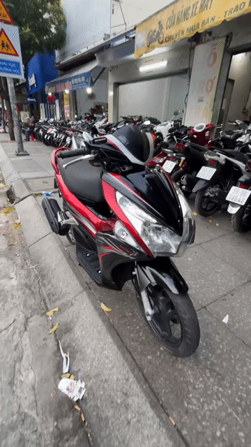 Honda Air Blade FI 2012 Đỏ đen. Mua bán Xe máy tại Quận Tân Phú Tp Hồ Chí Minh được đăng bởi Tuanduy hình 1
