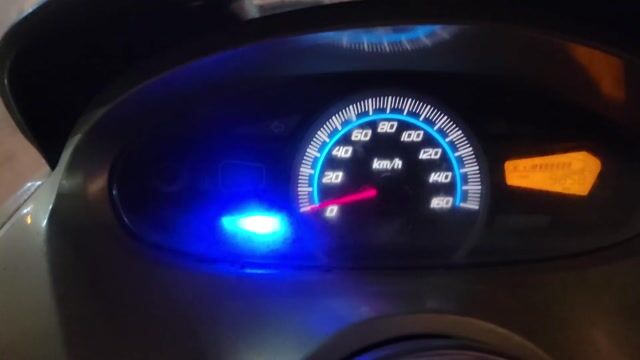 Honda PCX Vàng đồng. Mua bán Xe máy tại Quận Gò Vấp Tp Hồ Chí Minh được đăng bởi Nguyễn Thế Hiển hình 1