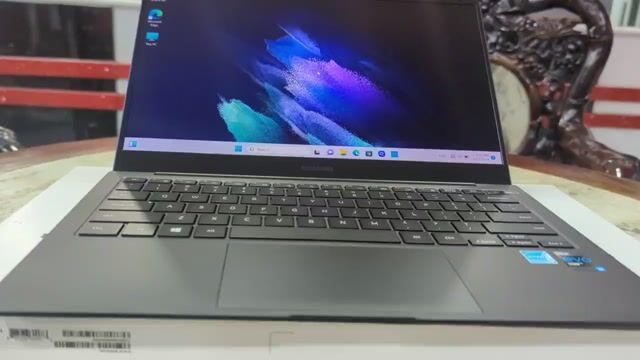 Samsung Galaxy Book Pro i5 laptop siêu mỏng nhẹ. Mua bán Laptop tại Quận 11 Tp Hồ Chí Minh được đăng bởi Thanh Giác Tech hình 1