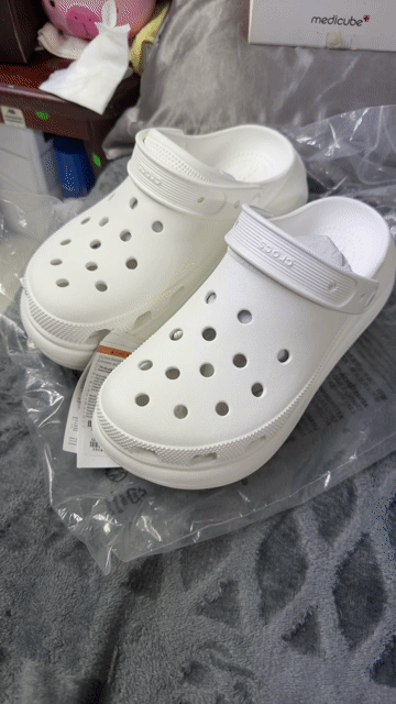 Dép Crocs Trắng Nhựa Unisex size vn 40. Mua bán Giày dép tại Quận 1 Tp Hồ Chí Minh được đăng bởi Nguyen Ngoc An hình 1