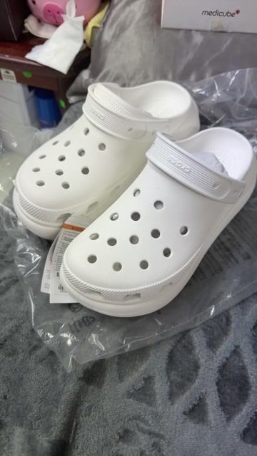 Dép Crocs Trắng Nhựa Unisex size vn 40. Mua bán Giày dép tại Quận 1 Tp Hồ Chí Minh được đăng bởi Nguyen Ngoc An hình 1