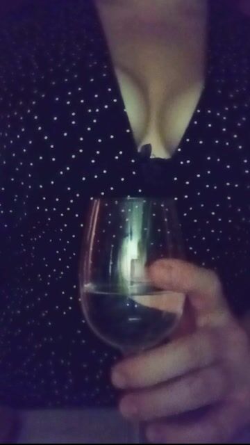 Model - Vikitty striptease