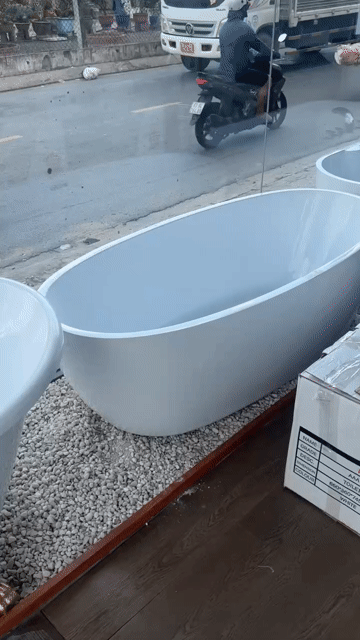 BỒN TẮM NẰM CAO CẤP OVAL (THANH LÝ). Mua bán Thiết bị vệ sinh, nhà tắm tại Huyện Hóc Môn Tp Hồ Chí Minh được đăng bởi Thiết bị vệ sinh hình 1