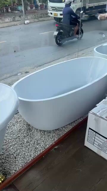BỒN TẮM NẰM CAO CẤP OVAL (THANH LÝ). Mua bán Thiết bị vệ sinh, nhà tắm tại Huyện Hóc Môn Tp Hồ Chí Minh được đăng bởi Thiết bị vệ sinh hình 1