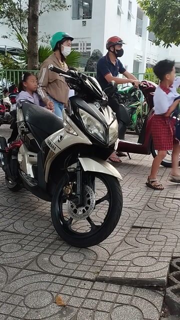 Yamaha Nouvo 4 màu Vàng cát. Mua bán Xe máy tại Huyện Nhơn Trạch Đồng Nai được đăng bởi Phamngoclam hình 1