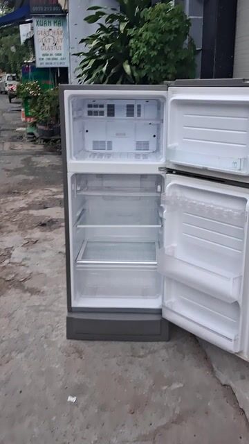 Tủ lạnh Sharp Xám. Mua bán Tủ lạnh tại Quận Tân Phú Tp Hồ Chí Minh được đăng bởi Cao Duy Thắng hình 1