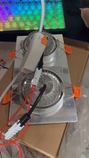 Đèn Downlight Bạc Hợp kim Trắng ấm 2x3W. Mua bán Đèn tại Thành phố Dĩ An Bình Dương được đăng bởi hàng mới thanh lý 1 nữa giá hình 1