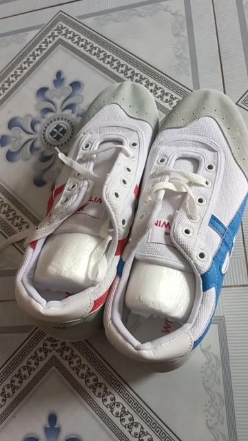 Giày bata trắng đế dày chống trượt size 44. Mua bán Giày dép tại Huyện Bình Chánh Tp Hồ Chí Minh được đăng bởi Mẫn Nhi hình 1