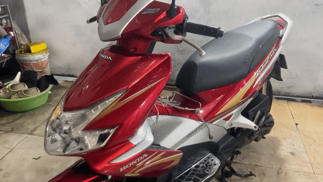 Honda Air Blade FI 2010 Đỏ. Mua bán Xe máy tại Thành phố Dĩ An Bình Dương được đăng bởi Cửa Hàng Xe Máy Huy Khoa  hình 1