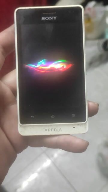 Sony Xperia Go Trắng Bị treo. Mua bán Điện thoại tại Quận 4 Tp Hồ Chí Minh được đăng bởi Lý Trung Khắc hình 1