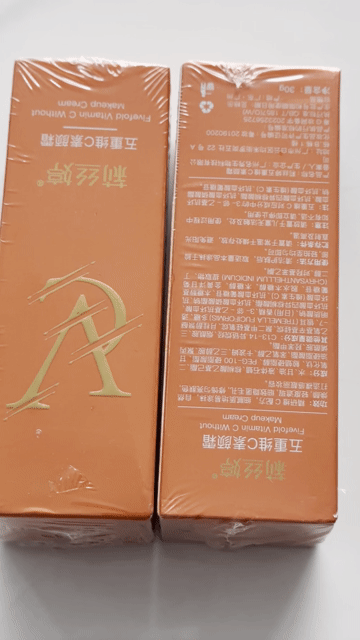 PHẤN LUỜI .dạng Kem trang điểm Liting Vitamin C. Mua bán Phụ kiện thời trang khác tại Huyện Tri Tôn An Giang được đăng bởi DIỄM NGUYỄN  hình 1