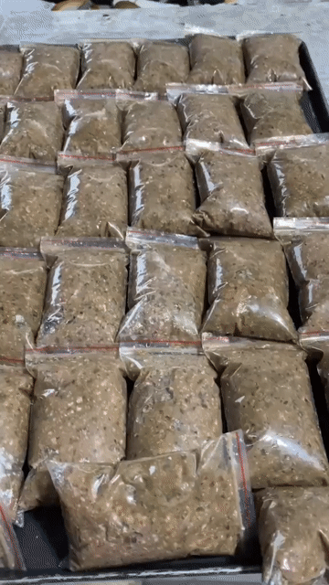 Cua đá xay nhuyễn 1kg Túi. Mua bán Đồ ăn, thực phẩm và các loại khác tại Huyện Vĩnh Bảo Hải Phòng được đăng bởi Nga Thuy hình 1