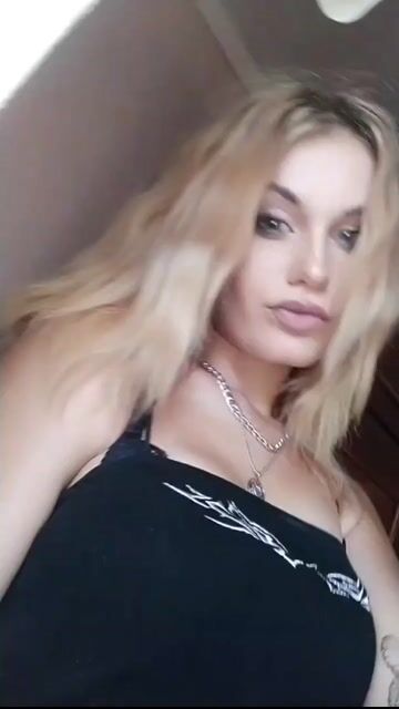 Model - Young Lady cei