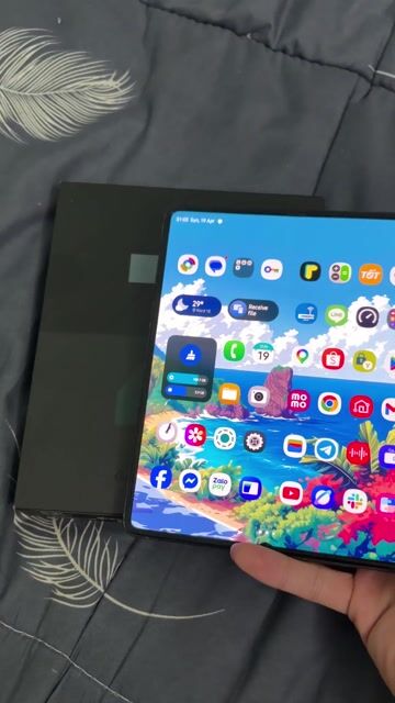 Samsung Galaxy Z Fold 3 k bị hằn vết gập xách tay. Mua bán Điện thoại tại Quận 3 Tp Hồ Chí Minh được đăng bởi Hiếu hình 1