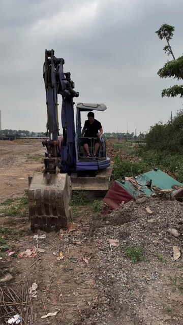 Máy xúc 50-2e Xám Đã sử dụng. Mua bán Phương tiện khác tại Quận Bắc Từ Liêm Hà Nội được đăng bởi Triệu hình 1