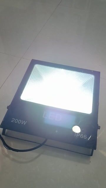 Đèn pha LED 200W Đen đã sử dụng. Mua bán Đèn tại Huyện Càng Long Trà Vinh được đăng bởi Nguyễn Tính hình 1