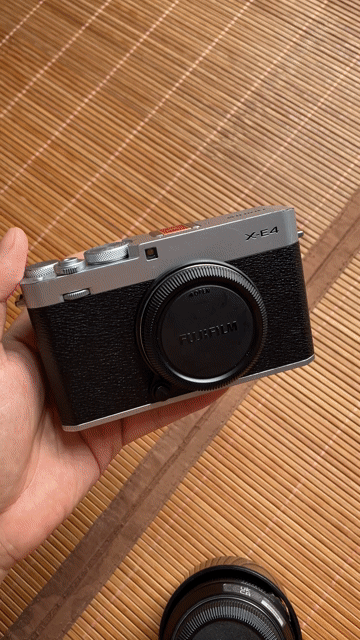 Máy ảnh Fujifilm X-E4 Bạc. Mua bán Máy ảnh, Máy quay tại Quận Hoàng Mai Hà Nội được đăng bởi Đại Đặng Quốc hình 1