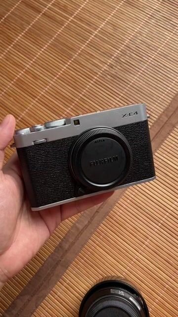 Máy ảnh Fujifilm X-E4 Bạc. Mua bán Máy ảnh, Máy quay tại Quận Hoàng Mai Hà Nội được đăng bởi Đại Đặng Quốc hình 1