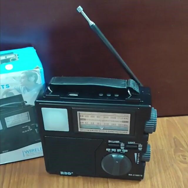 Bán đài FM AM, có pin, NLMT, bluetooth, thẻ nhớ