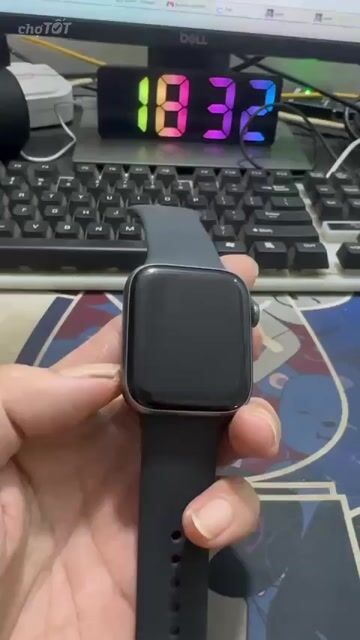 Apple Watch Series 4 44mm Xám. Mua bán Thiết bị đeo thông minh tại Quận Đống Đa Hà Nội được đăng bởi Nhhoanh hung hình 1